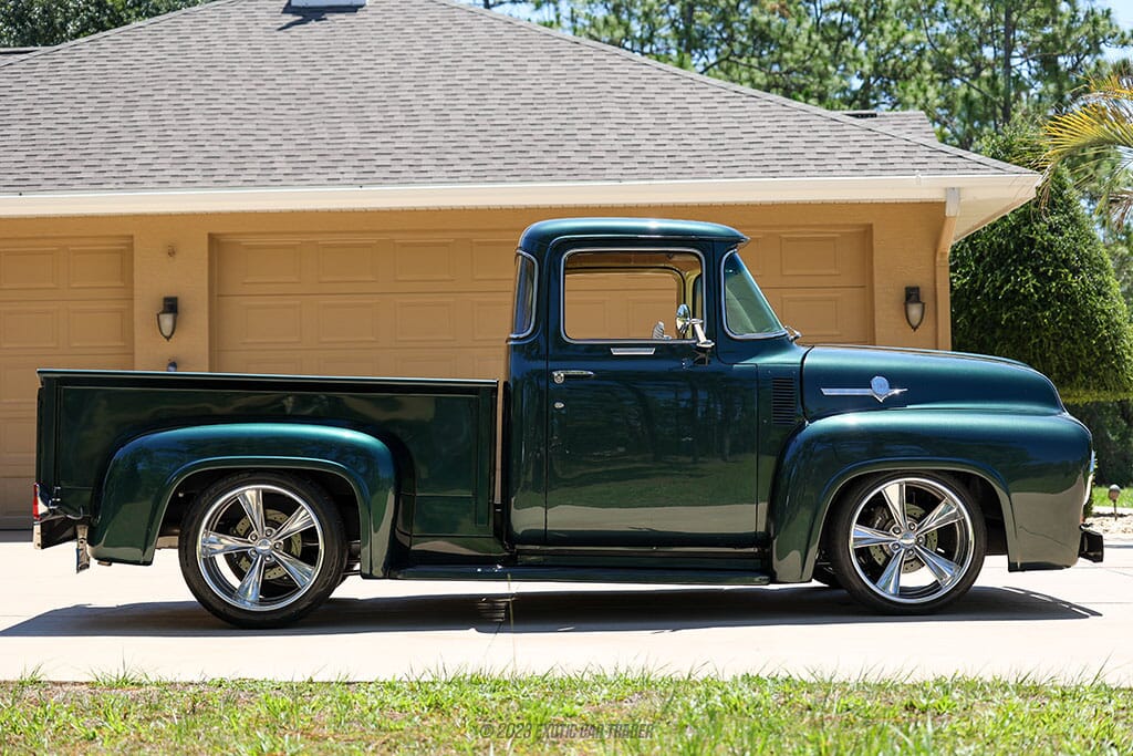 1956 フォード F-100 ピックアップ ウィズ　ガスポンプ 1956 Ford F-100 Big Window Pickup Truck Restomod for Sale | Exotic